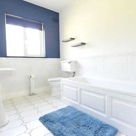 No 2 Willow בית אירוח *